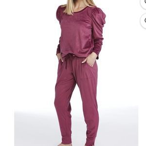 Jessica Simpson Women’s Velour Puffed Long Sleeve Top and Jogger Pajama Set, 2pc